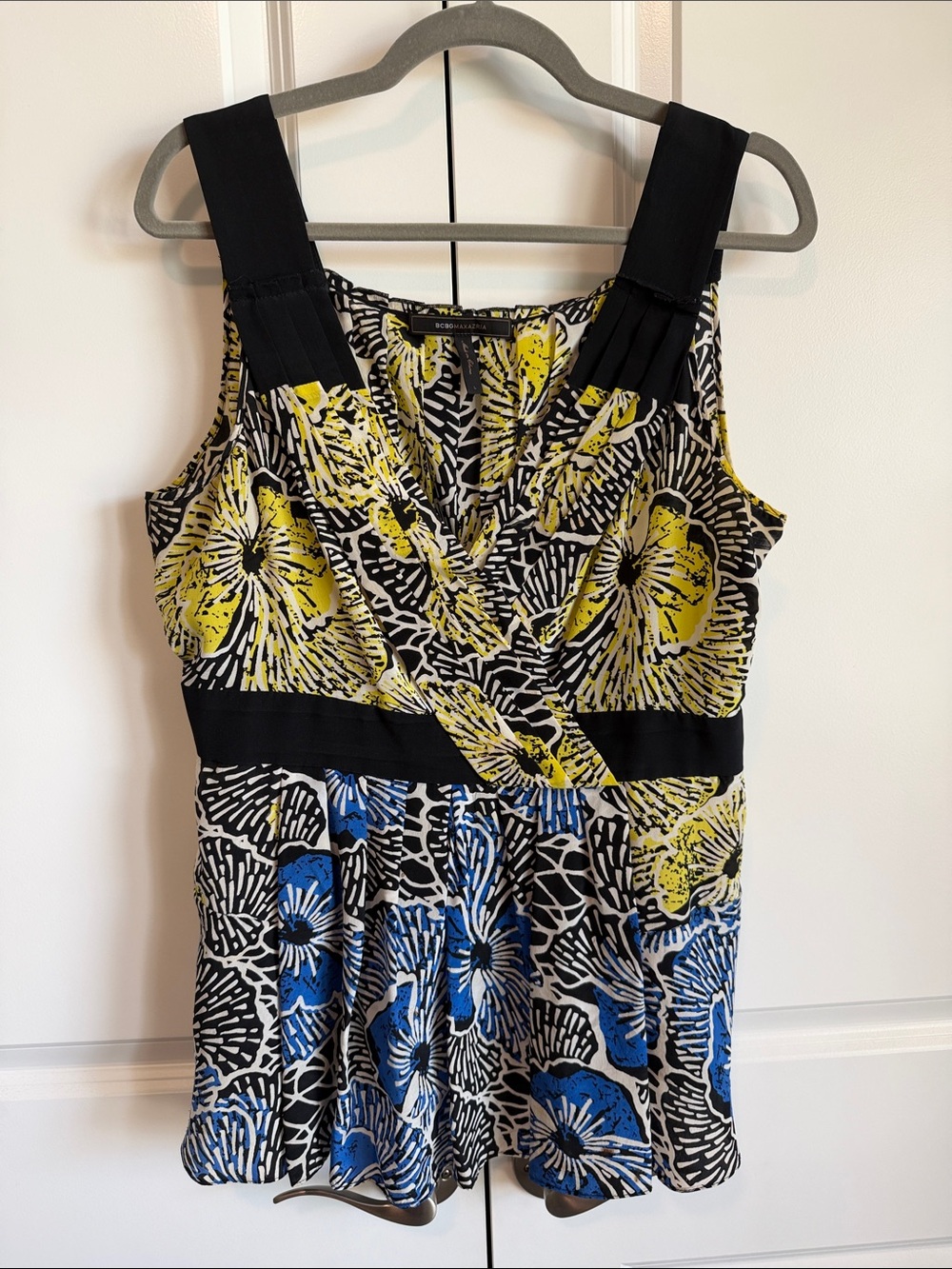 BCBGMaxazria 100% silk Floral Print Top